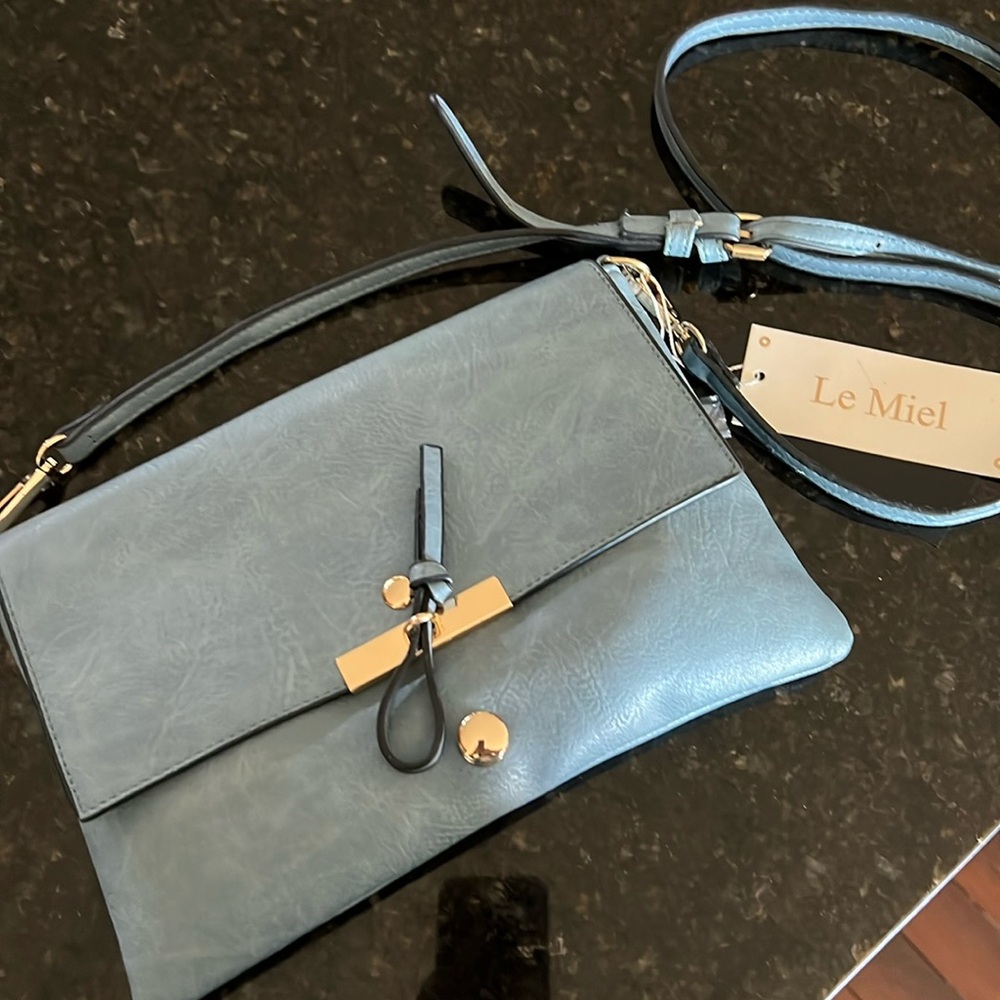 Clutch bag with straps